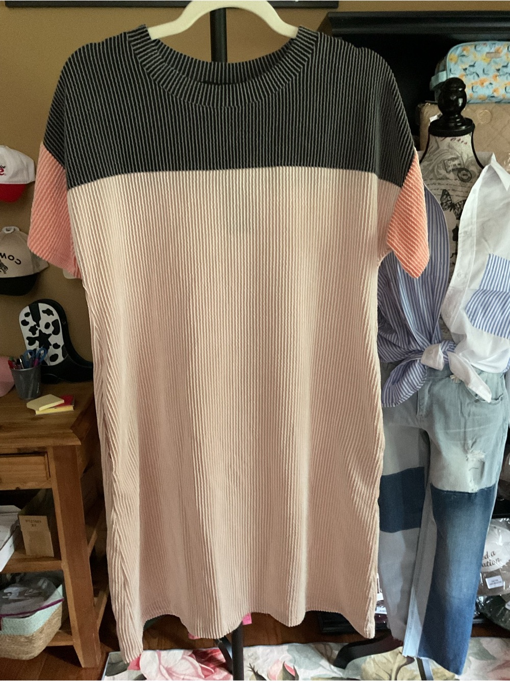 Short-Sleeve Colorblock Ribbed Midi Dress in Cream & Brown